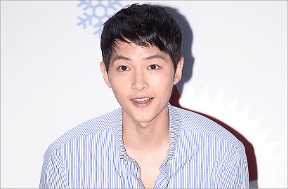 Baik Banget, Song Joong Ki Hadiahi Para Staf Fanmeet Tablet Seharga Rp 15 Juta