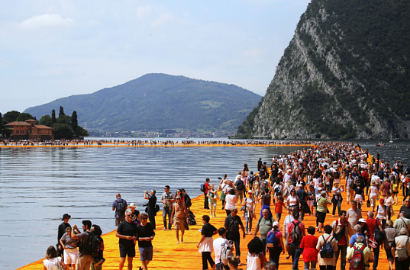 Keren, Italia Hadirkan Dermaga Terapung di Atas Danau