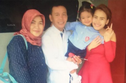 Ibu Ngamuk Gara-Gara Ayu Ting Ting Dibully Soal ke Amsterdam Bareng Raffi Ahmad