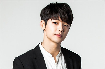 Diduga Sengaja Minta Fans Belikan Jam Tangan Mewah, Min Hyuk CN Blue Dikritik