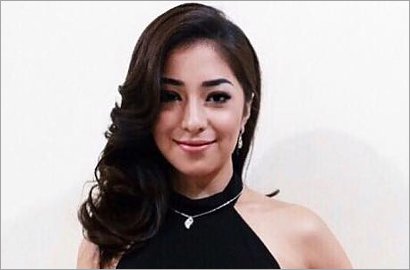 Jalani Pemotretan, Nikita Willy Pasang Pose Seksi dan Menggoda