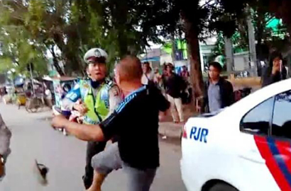 Video Polisi dan Oknum Diduga TNI Berkelahi di Jalan Raya Hebohkan Netter
