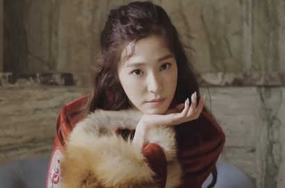 Tiffany SNSD Pamer Bahu dan Dada Mulus di Video Pemotretan ELLE