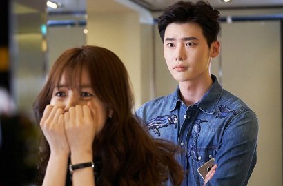 Rating Naik, 'W' Lee Jong Suk Mulai Kejar 'Uncontrollably Fond' Kim Woo Bin
