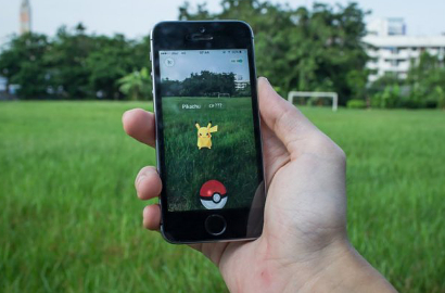 Terlalu Asyik Main Pokemon Go, Pemuda Ini Sampai Tercebur ke Laut