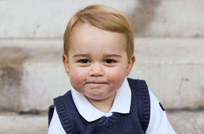 Rayakan Ultah Ketiga, Pangeran George Foto Imut Beri Anjingnya Es Krim