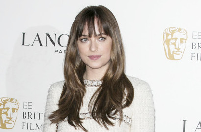 Selfie 'Tangan Nakal', Dakota Johnson Sulit Lepas dari 'Fifty Shades'