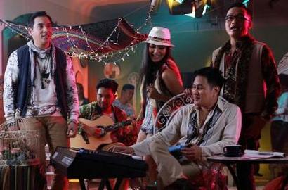 Syuting MV 'Mampu Bertahan', Lingua Tampil Colourfull
