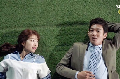 Malu-Malu, Park Shin Hye Peluk Kim Rae Won dari Belakang di 'Doctors'