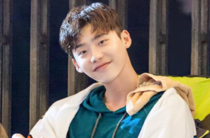 Tampil Kece, Lee Jong Suk Malah Basah-Basahan di Foto Adegan 'W'