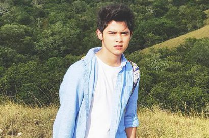 Bikin Geger, Aliando Posting Foto Acungkan Jari Tengah di Film 'Pertaruhan'