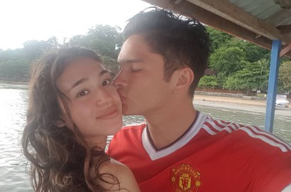 Nikah di Usia 23 Tahun, Kevin Kambey Cium Mesra Agesh Palmer