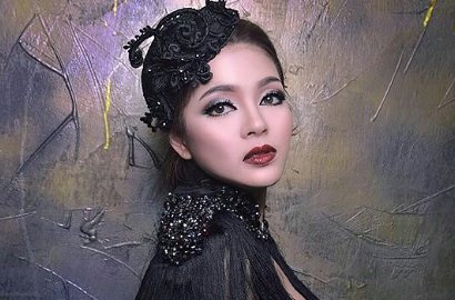 Balik ke 'Ini Talkshow' Net TV, Siku Maya Septha Bikin Salah Fokus