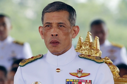 Pergi ke Jerman Cuma Pakai Kaos Dalam, Putra Mahkota Thailand Bikin Heboh