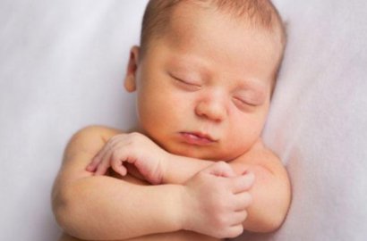 Mengharukan, Bayi Ini 'Merangkak' Keluar dari Rahim Tanpa Bantuan Dokter