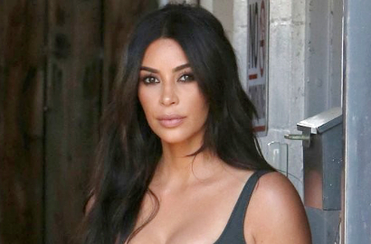 Bertingkah Riang Saat Difoto, Putra Kim Kardashian Sukses Bikin Gemas Netter