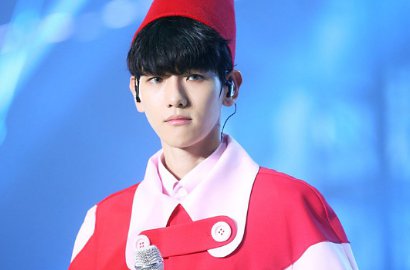 Nggak Marah, Baekhyun Malah Genit Saat Dilempari Hadiah Sama EXO-L