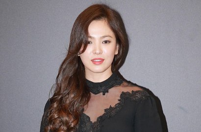 Foto Bareng Anjing Kesayangan, Song Hye Kyo Dipuji Cantik Tanpa Make Up