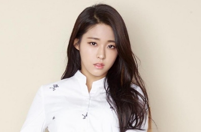 Manis Pakai Baju Serba Hitam di Bandara, Seolhyun AOA Malah Banjir Kritikan