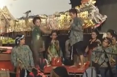 Kocak, Goyangan Sinden Mirip Cacing Kepanasan Ini Bikin Salah Fokus