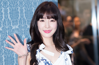 Pakai 'Lingerie' di Bandara, Tiffany Dipuji Seksi Banget