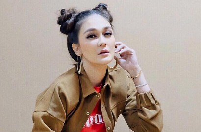 Tampil Ala Ratu Bulan, Luna Maya Malah Tampak Suram dan Tua