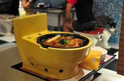 Mirip Kafe Jamban, Tempat Makan Ini Sediakan Menu Bertema Tinja