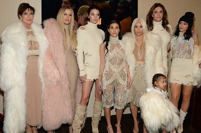 Intip Gaya Kece nan Seksi Kardashian-Jenner di Pesta Sambut Ultah Kylie