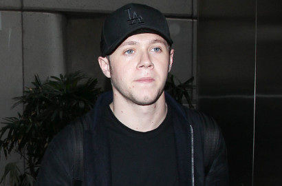 Difoto Fans Saat Tertidur di Pesawat, Niall Horan 1D 'Ngamuk'