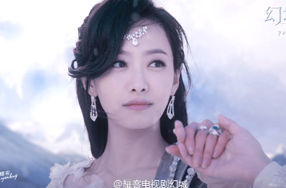 Serba Putih Salju, Intip Ciuman Romantis Victoria f(x) di 'Ice Fantasy'