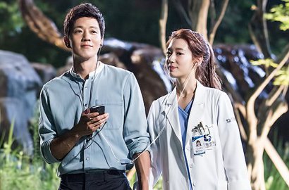 'Doctors' Bikin Adem Panas, Kim Rae Won Goda Park Shin Hye di Ranjang