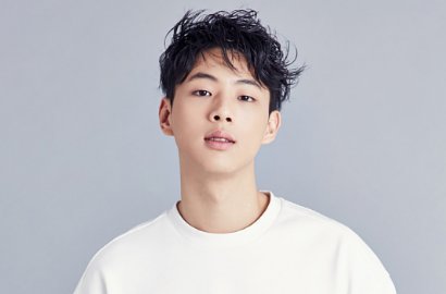 Cerianya Ji Soo Foto Bareng Joo Sang Wook cs di Sesi Baca Naskah 'Fantastic'