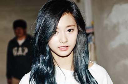 Mirip Banget, Foto Ini Bukti Tzuyu dan Ibunda Bak Kembaran