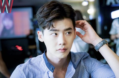 Intip Serunya Lee Jong Suk Bergaya Gokil Nikmati Syuting Drama 'W'