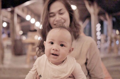 Bikin Ngakak, Istri Ringgo Agus Sebut Putranya Mirip Landak di Foto Ini