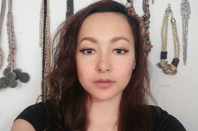 Soal Foto Ciuman dengan Pria Bule, Dewi Rezer: Bagus Enggak Fotonya?