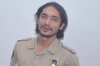 Wow, Abimana Cari Gigi Palsu ke Singapura Demi Peran Dono di 'Warkop DKI Reborn'