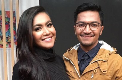 Heboh Netter Kritik Denada Pakai Kaos Tanpa Lengan Saat Foto Bareng Ibu Ihsan Tarore