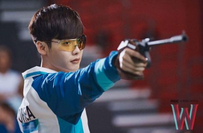 Lee Jong Suk Pamer Hasil Latihan Menembak, Sama Bagusnya dengan di 'W'?