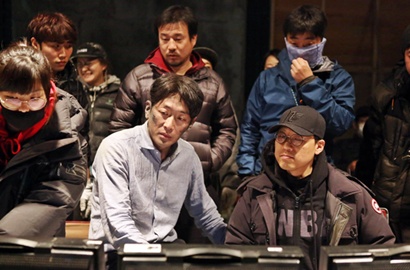 Tampil Lusuh, Begini Sulitnya Ha Jung Woo cs Syuting 'Tunnel'