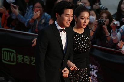 So Sweet, Beredar Foto Kencan Terbaru Uee dan Lee Sang Yoon