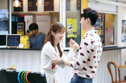 Manisnya Han Hyo Joo-Lee Jong Suk Kencan Pakai Baju Couple di 'W'