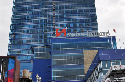 Diduga Terpeleset dari Kabel Sling, 2 Pekerja Tewas Saat Kebakaran di Swiss-Belhotel