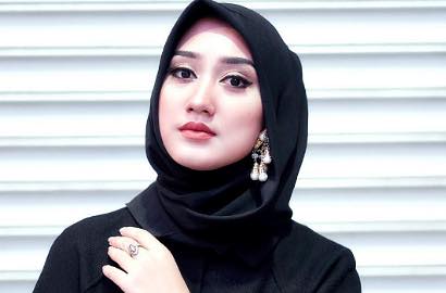 Usai Diisukan Pisah, Desainer Dian Pelangi Sudah Resmi Gugat Cerai Suami?