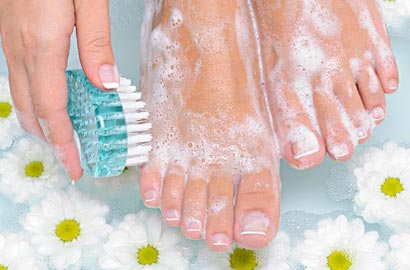 Tak Perlu di Salon, Intip Tips Pedikur untuk Kaki Kering Ini