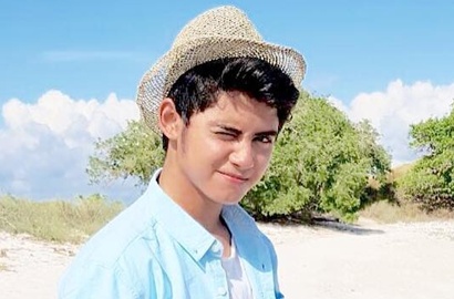Begini Gaya Kece Aliando Promosikan Mini Seri 'Kutukan Cinta Sang Bintang'