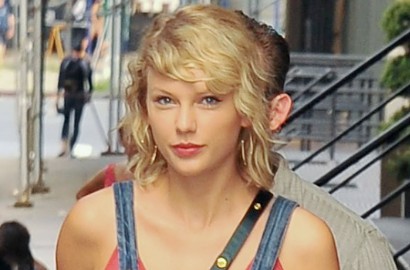 Nostalgia Rambut Keriting, Taylor Swift Masih Tetap Kece?