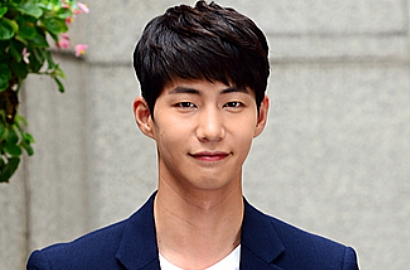 Jadi Pemeran Utama, Song Jae Rim Traktir Makan Kru 'Our Gab Soon'