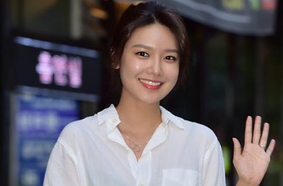 Di-Make Over Pakai Riasan Seksi, Sooyoung SNSD Bikin Pangling Netizen