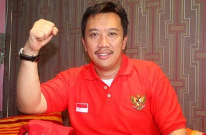 Beredar Foto Ketiduran di Bandara, Menpora Imam Nahrawi Bikin Netter Salut